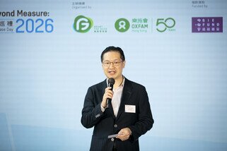 樂施會總裁鄧智輝先生在台上致辭。