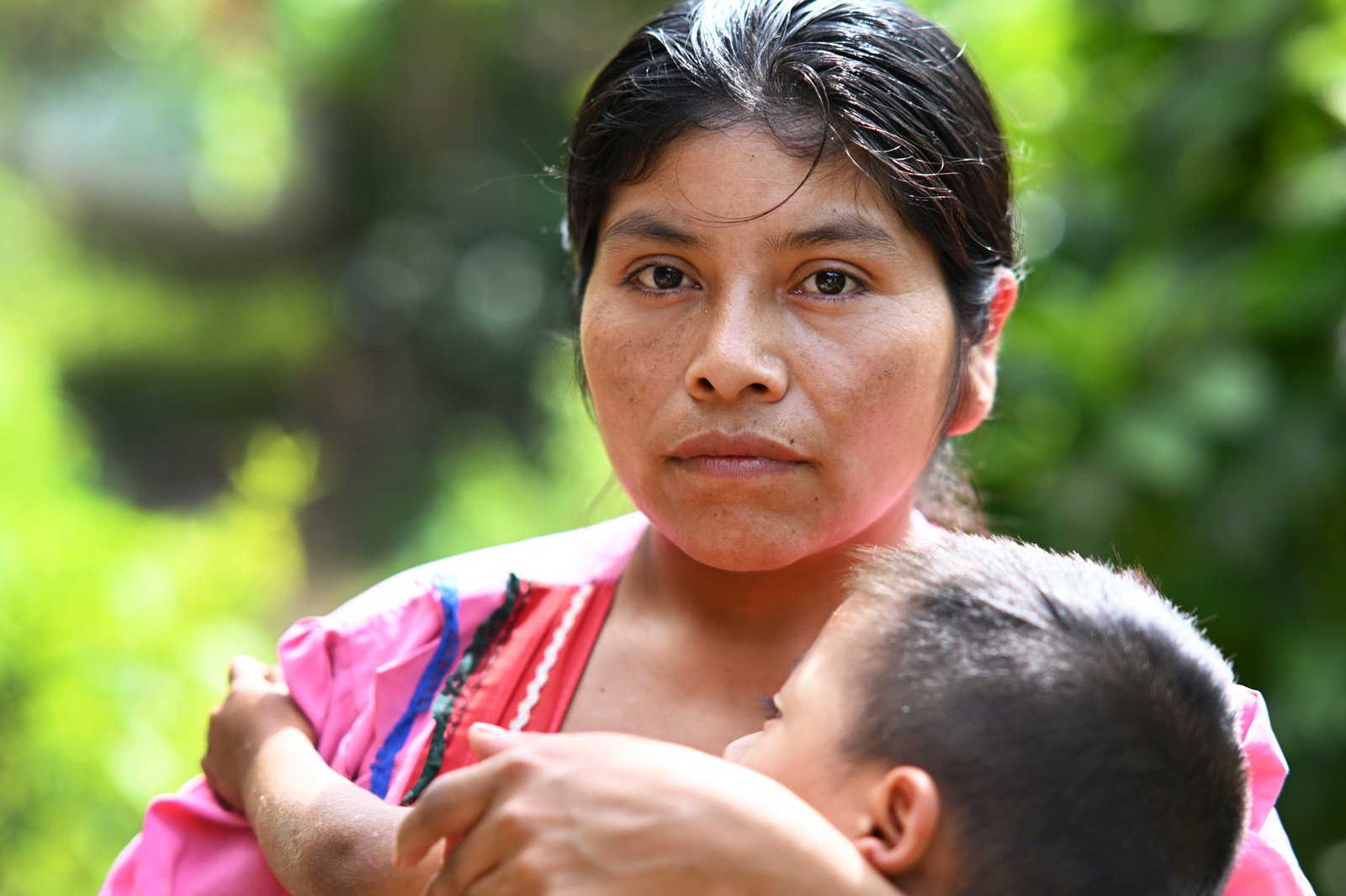 ‘We spent almost eight days enduring starvation’, Mariana said. In the community of Naranjo in Guatemala, climate change is leaving people with nothing to eat. With no other option, Mariana’s husband and her 20-year-old son walked for 20 days towards the United States in search of work. They had to sell their land and take on debt to pay for the journey. When her husband sends money back, some of it is used to pay off the debt and the rest goes towards the family’s survival. (Photo: Valerie Caamaño / Oxfam)