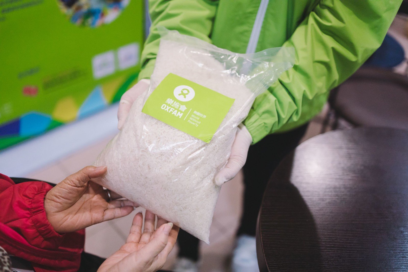 截至4月中，澳門樂施會一共向600戶基層家庭，每戶派發2.5公斤的「樂施米」，希望透過另一種方式延續樂施米精神！（相片︰Pui Cheng Lei / 樂施會）